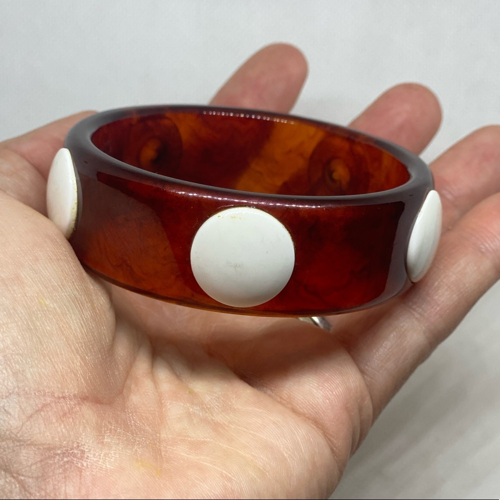 Vintage retro polka dot plastic (lucite) bangle brown clear swirl chunky